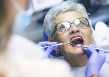 Mẹo giữ răng khỏe cho người cao tuổi bền lâu