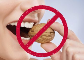 Mẹo giữ răng khỏe cho người hay ăn đồ cứng